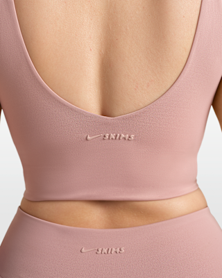 NikeSKIMS Matte Women's Printed V-Neck Long-Line Bra. Nike.com